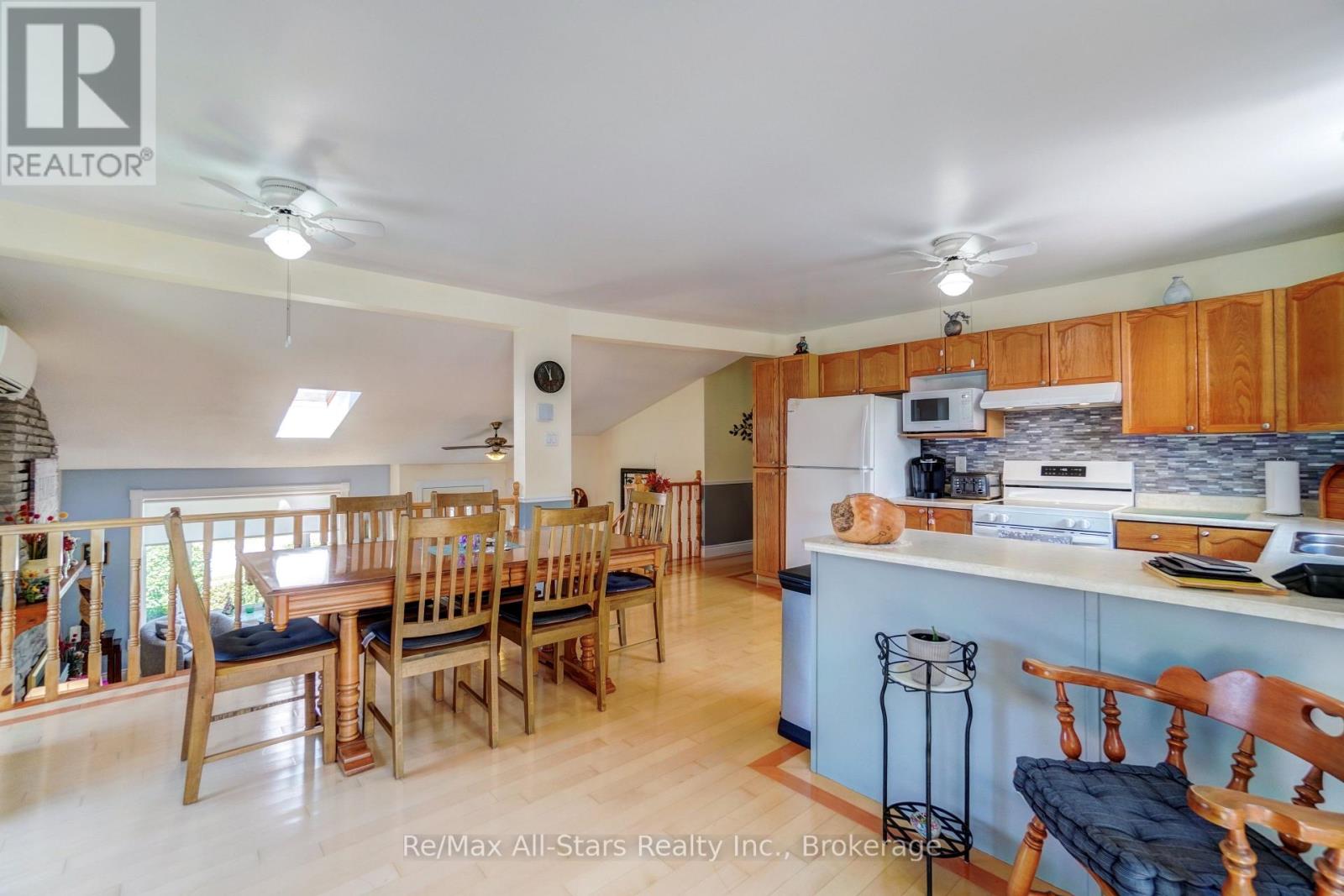 16 CEDARTREE LANE - 10