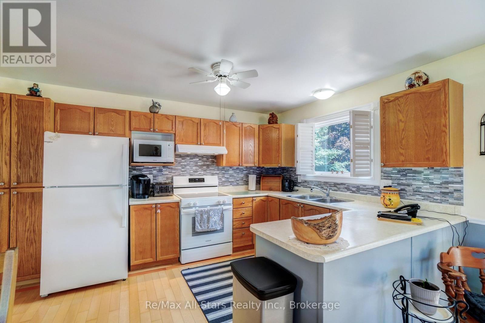 16 CEDARTREE LANE - 11