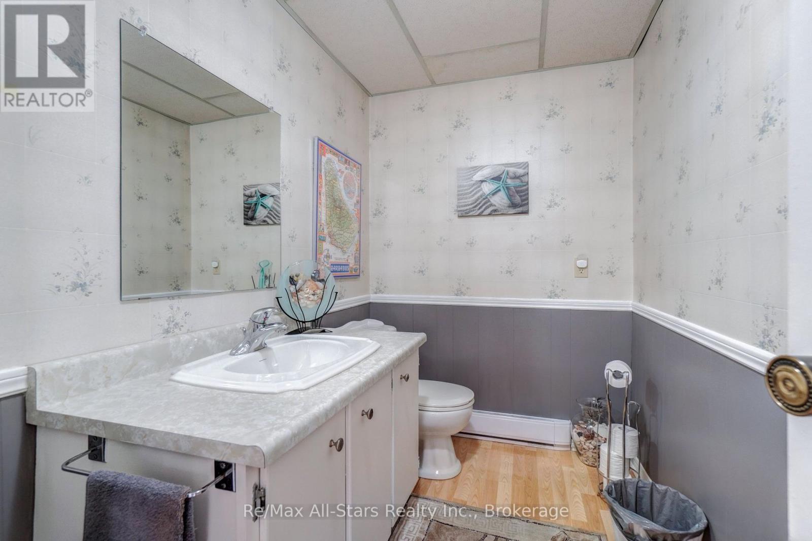 16 CEDARTREE LANE - 32
