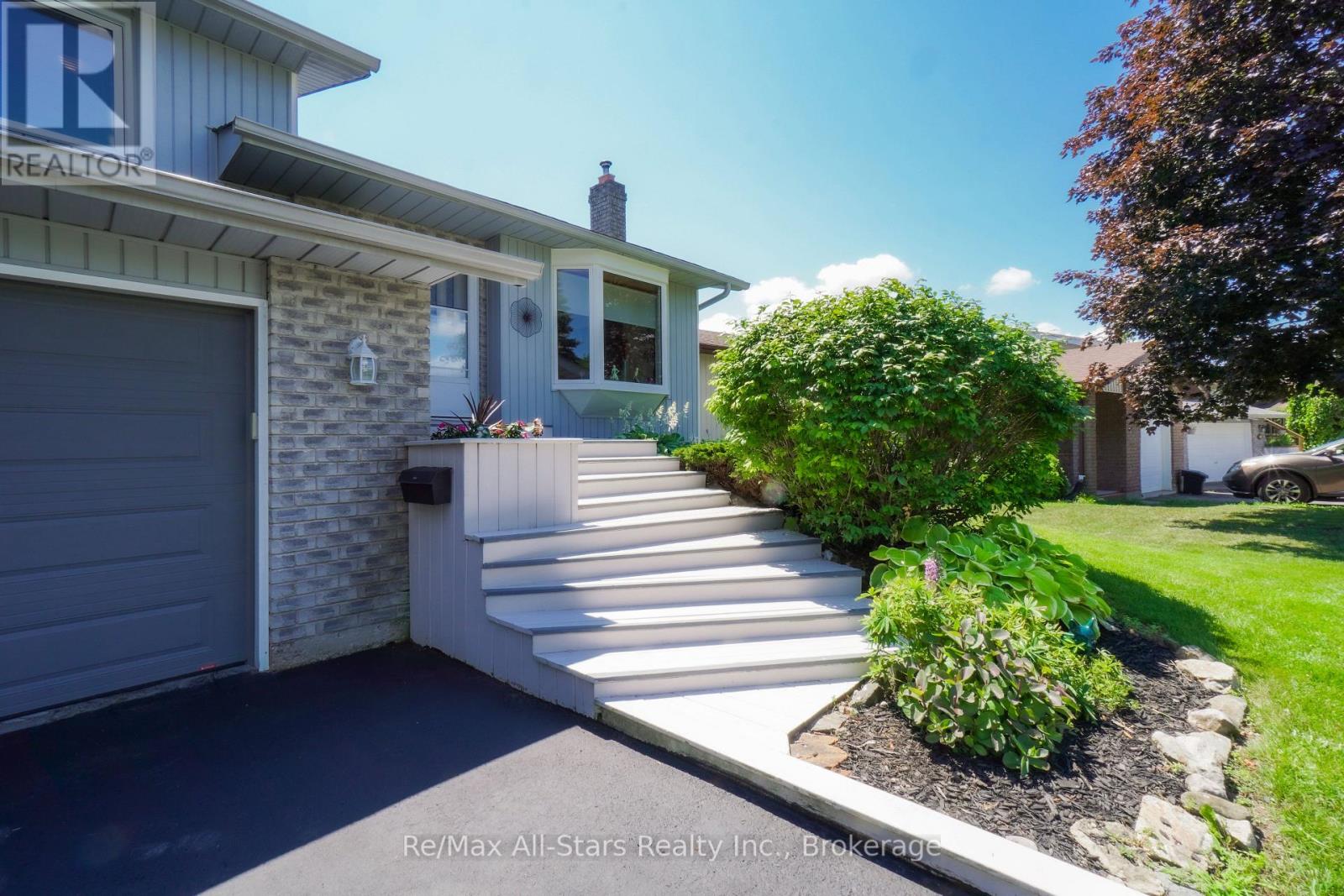 16 CEDARTREE LANE - 35