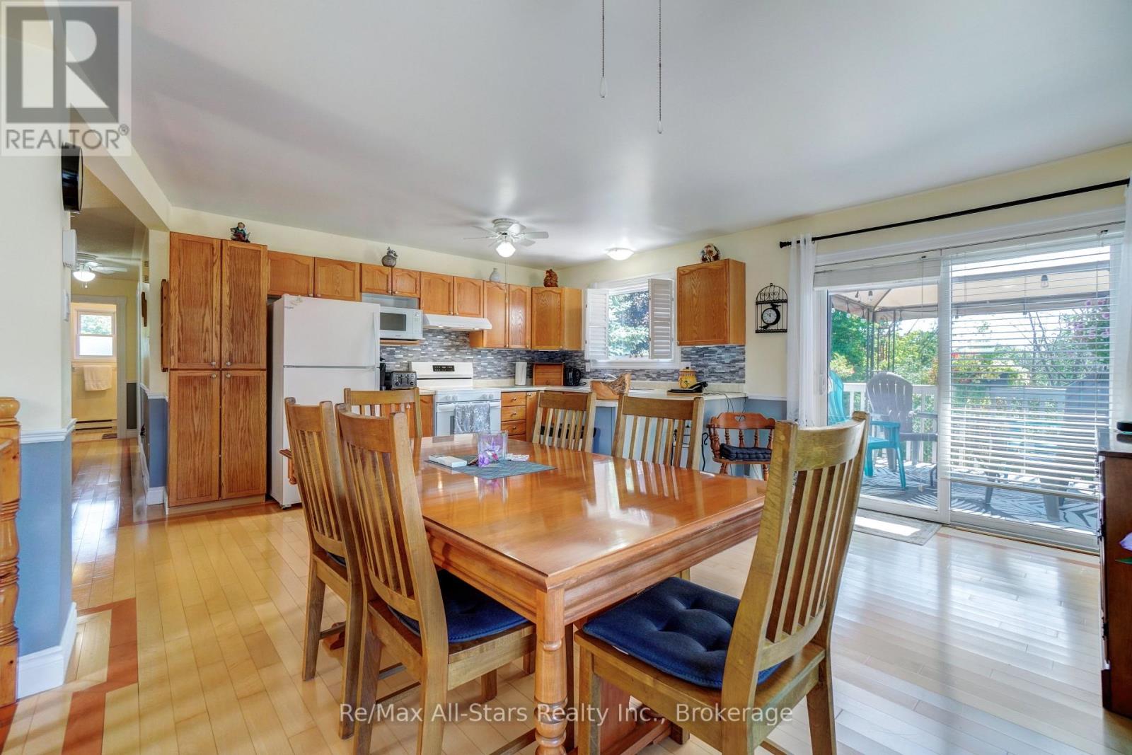 16 CEDARTREE LANE - 9