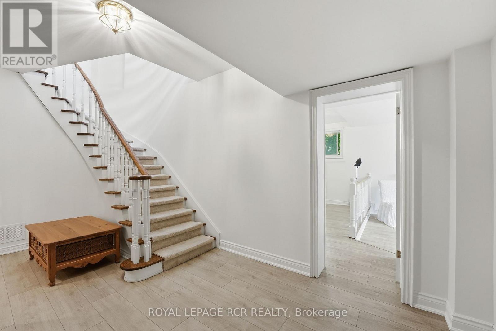 193 SHERWOOD PLACE - 35