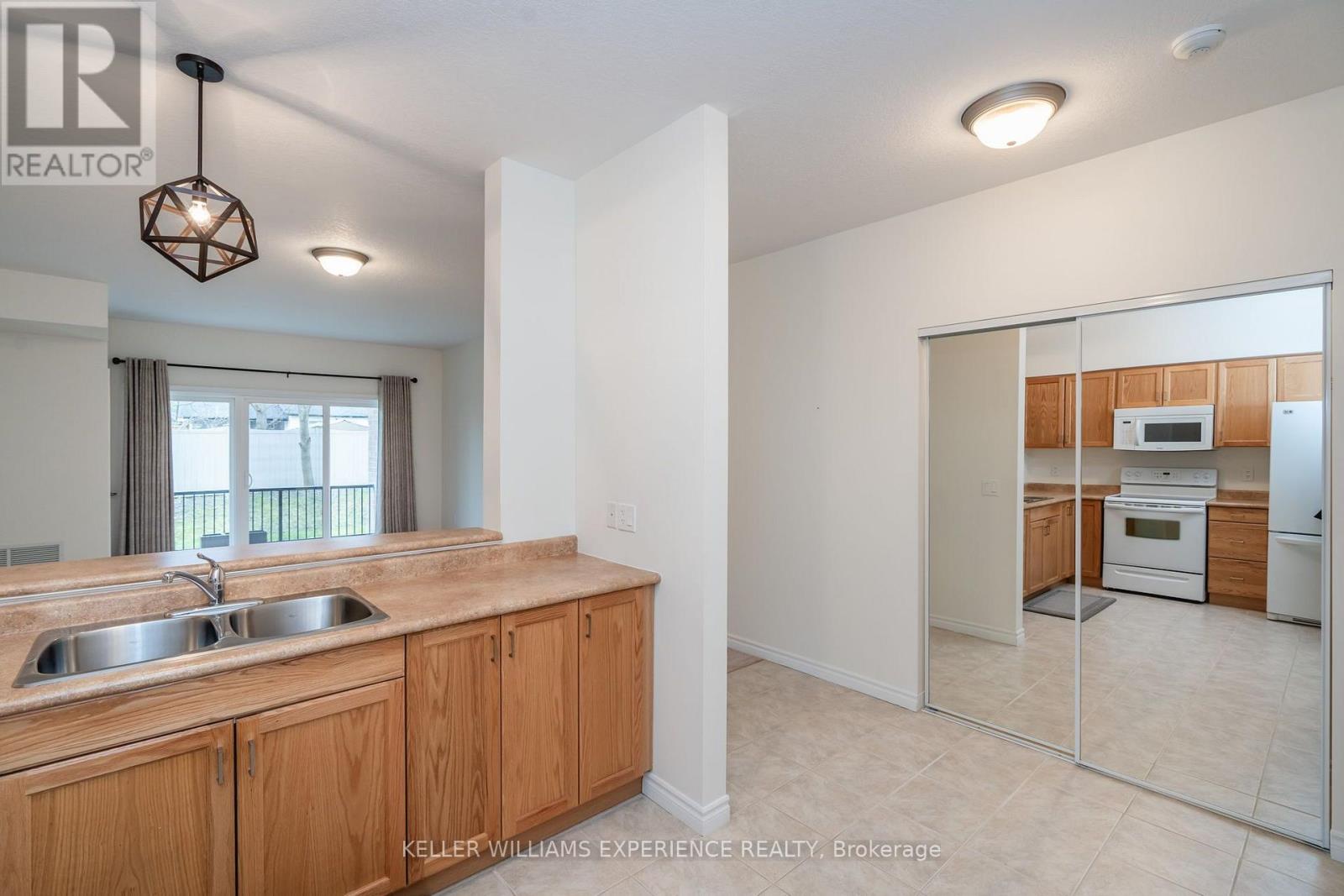 #103 19B YONGE STREET N - 10