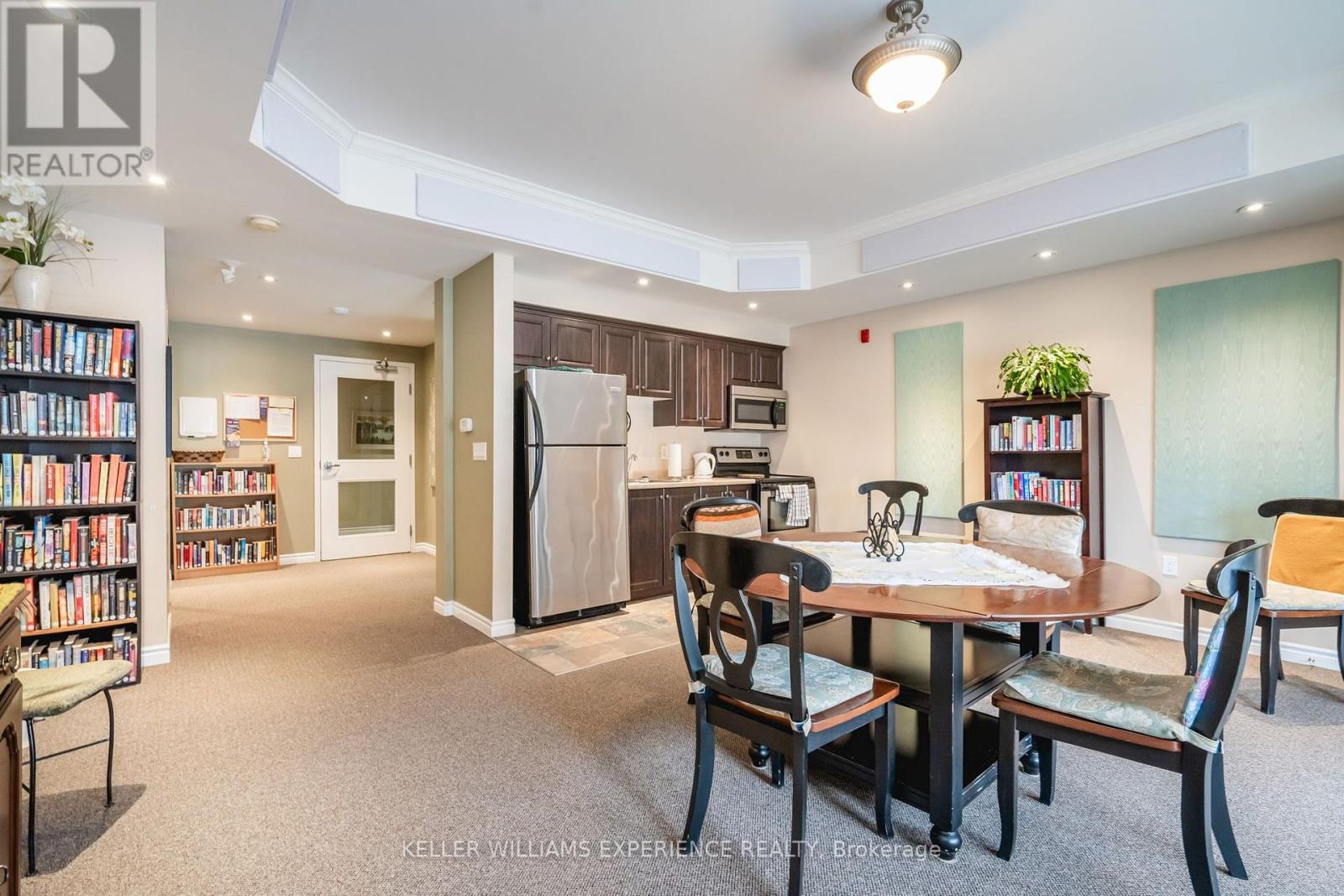 #103 19B YONGE STREET N - 23