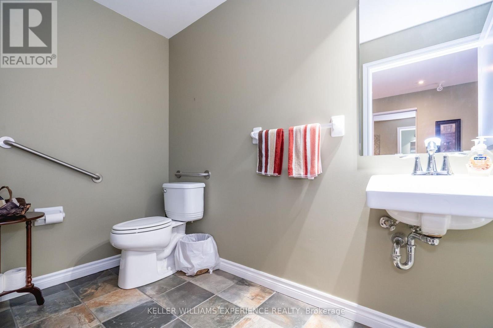 #103 19B YONGE STREET N - 25