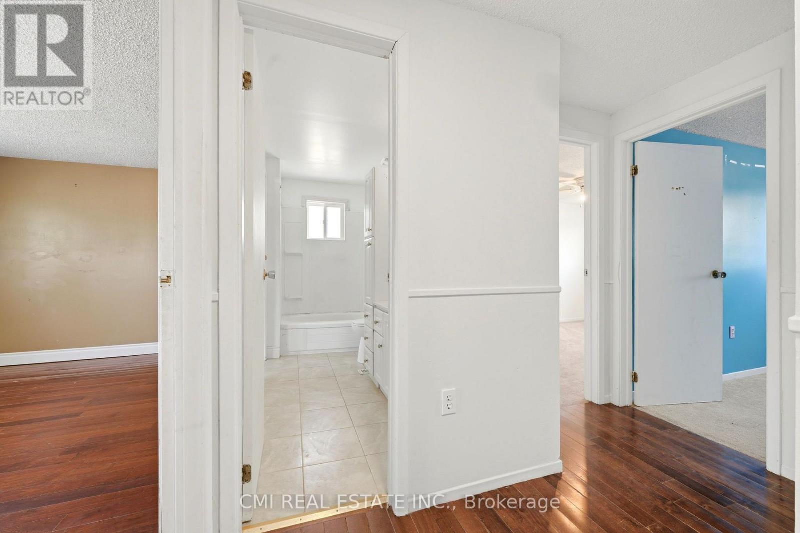 1 MCCUAIG COURT - 18