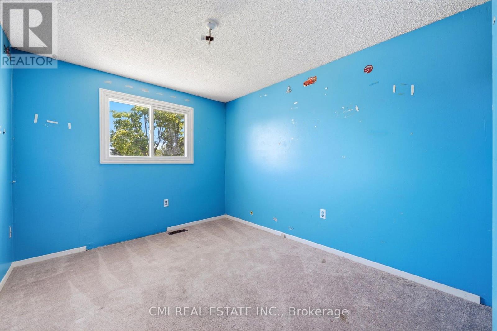 1 MCCUAIG COURT - 21