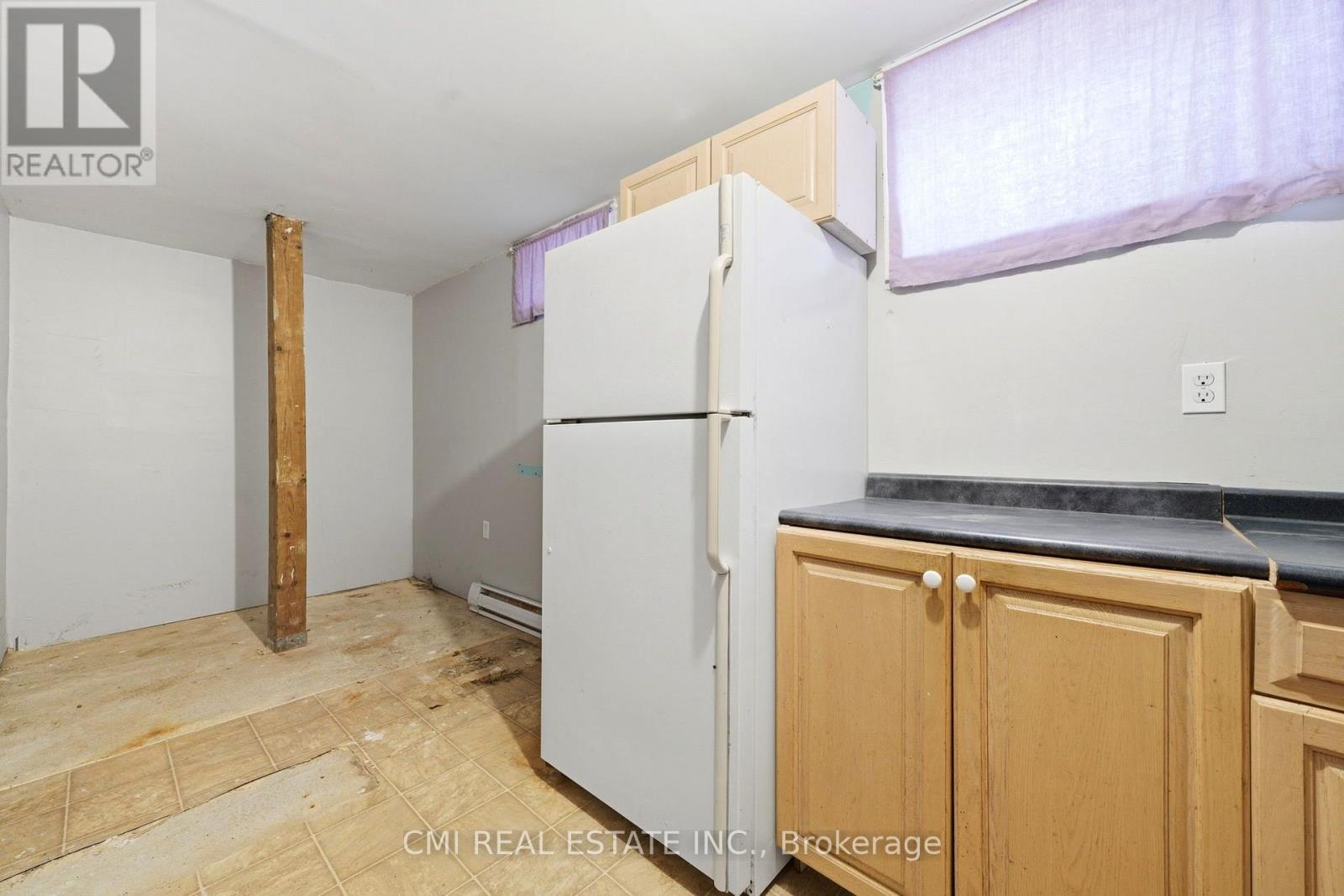 1 MCCUAIG COURT - 32