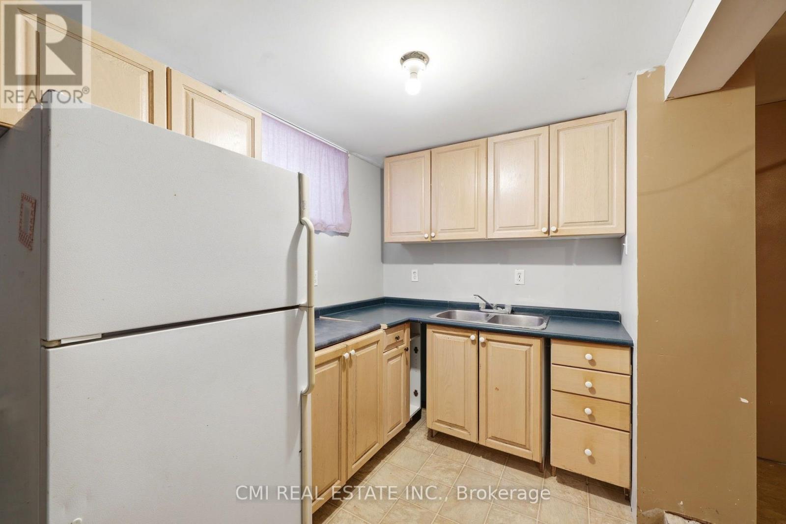 1 MCCUAIG COURT - 33
