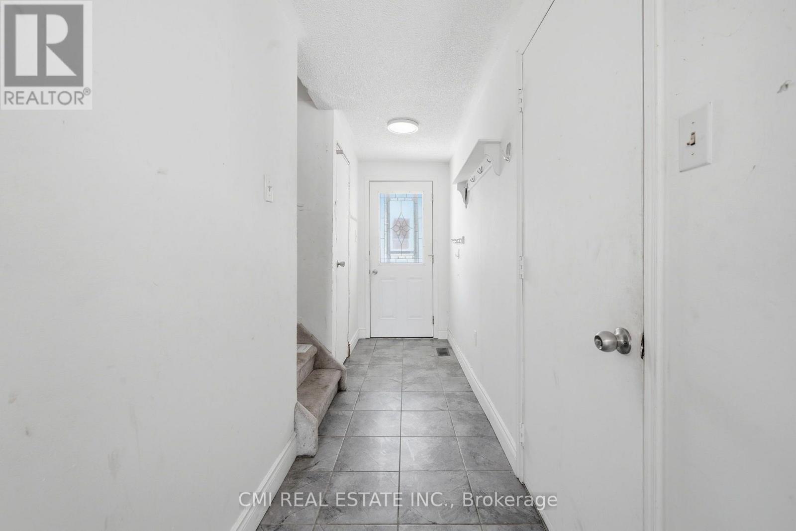 1 MCCUAIG COURT - 7
