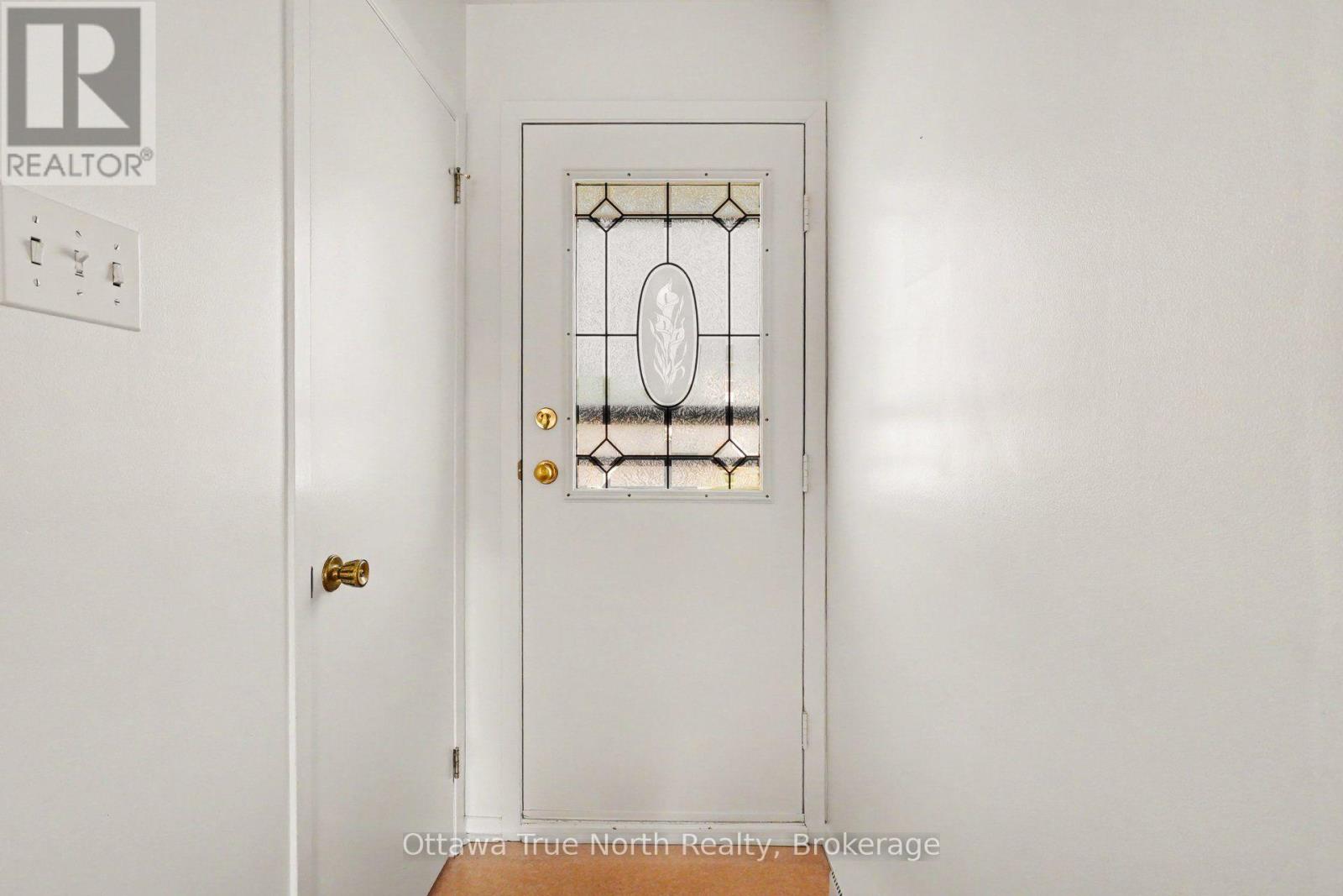180 EDWARD STREET S - 3