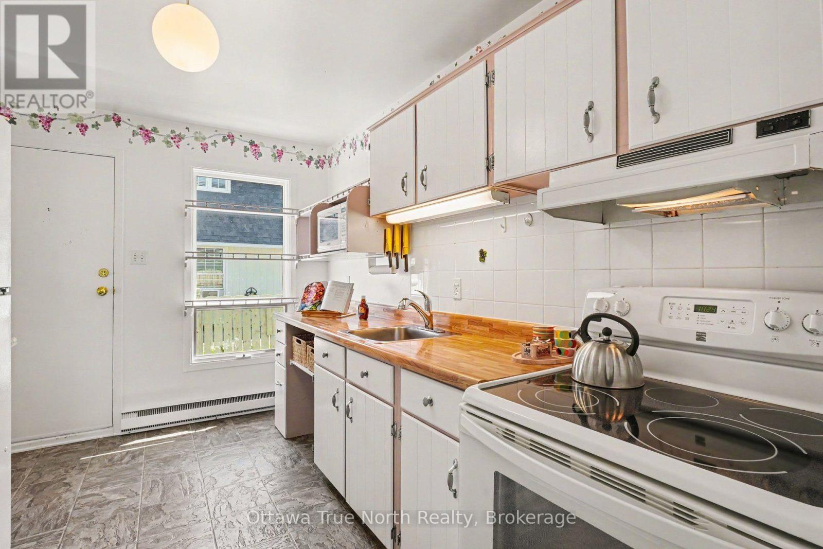 180 EDWARD STREET S - 7