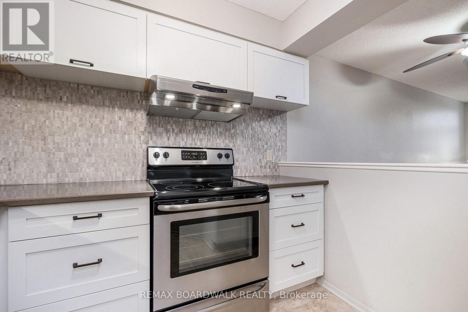210 – 1025 GRENON AVENUE, Ottawa. Luxury613. By Peter Sagos - Image 13