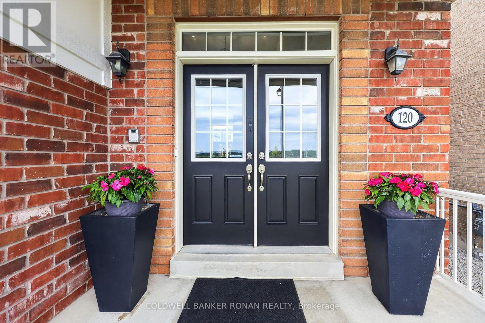 120 LORNE THOMAS PLACE - 3