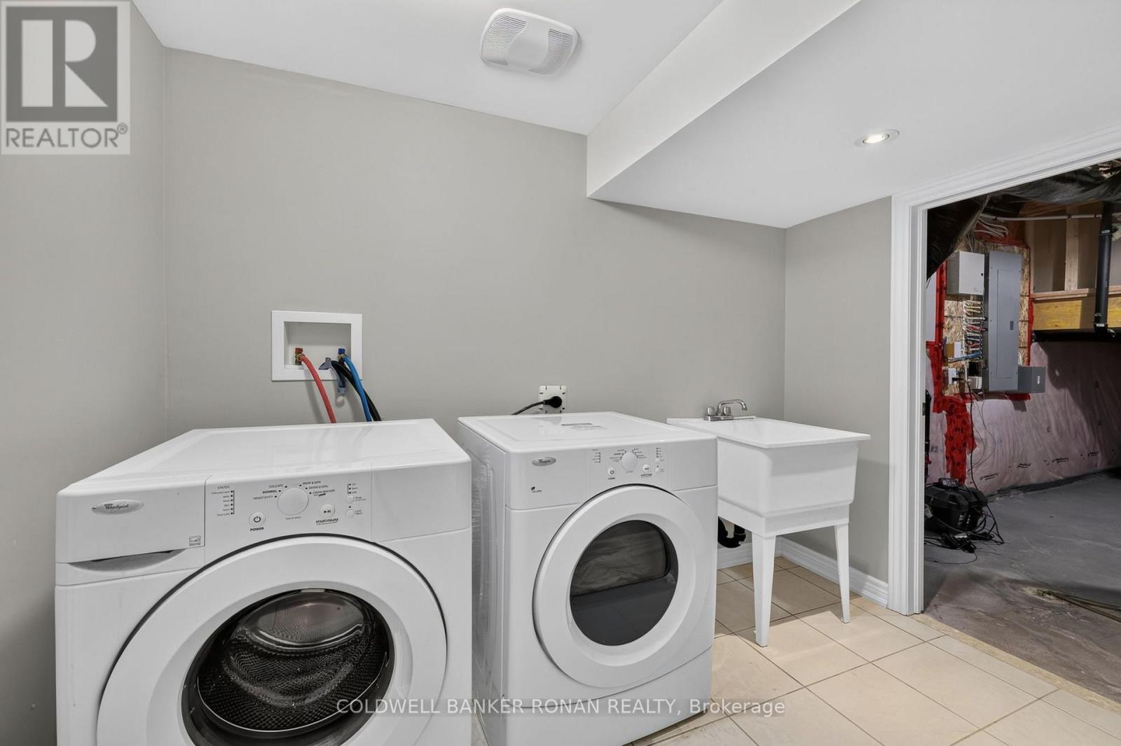 120 LORNE THOMAS PLACE - 38