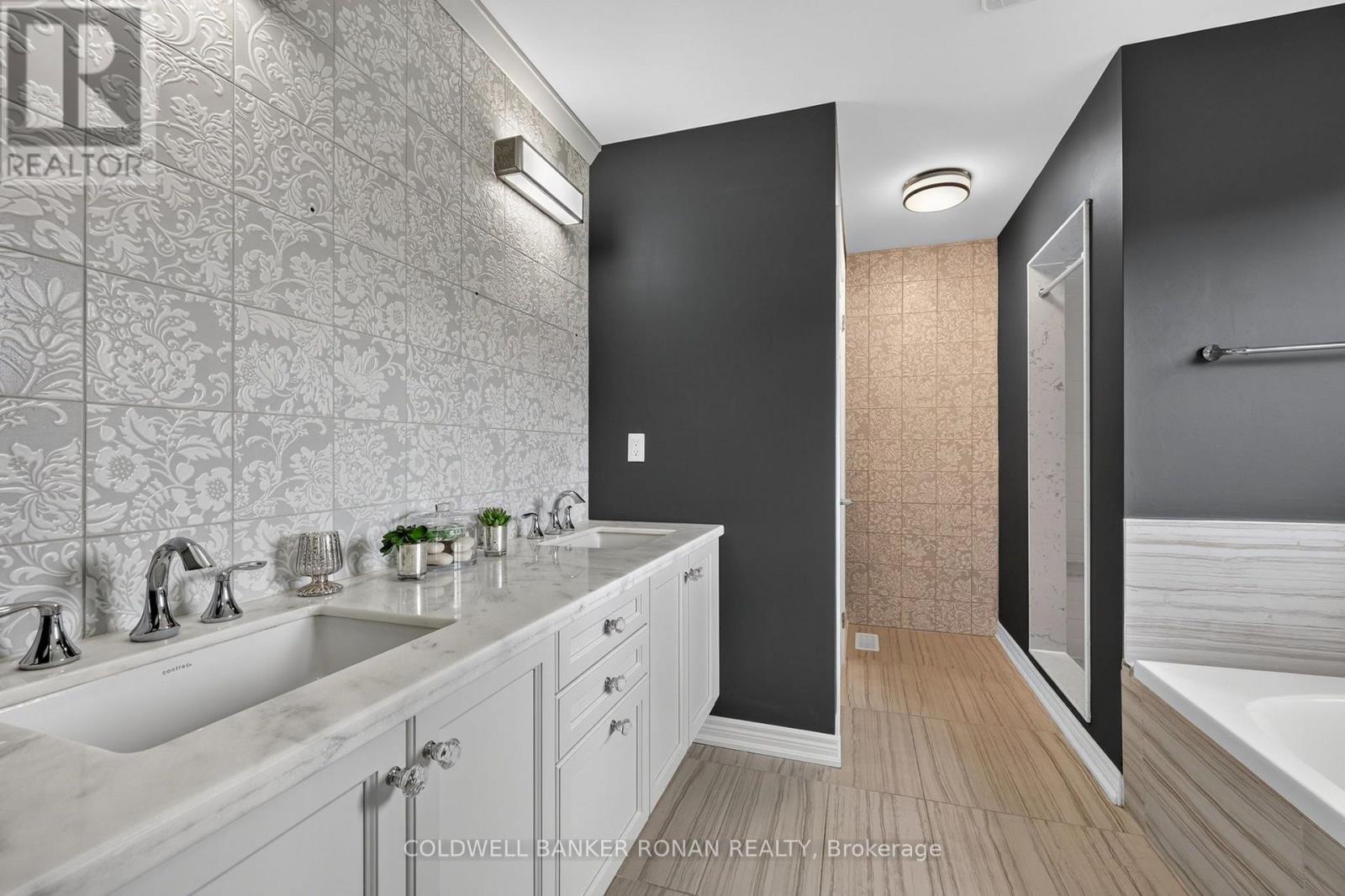 120 LORNE THOMAS PLACE - 32