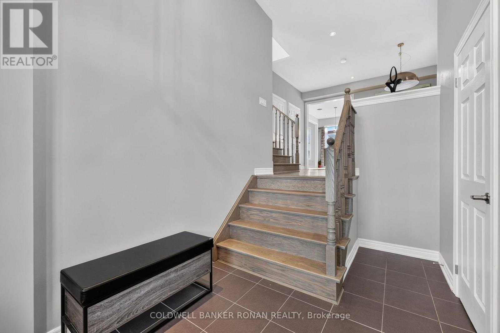 120 LORNE THOMAS PLACE - 4