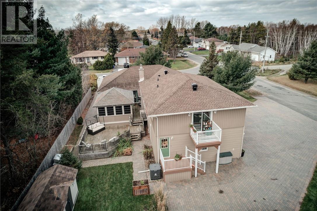 4560 Chenier - Image 21