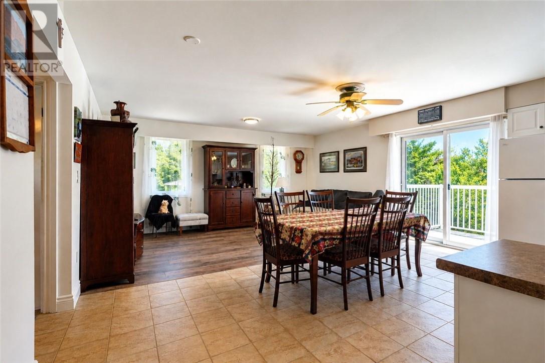 4560 Chenier - Image 27