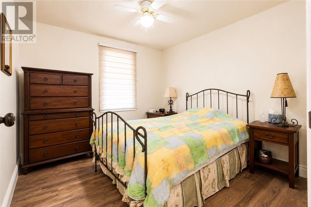 4560 Chenier - Image 30