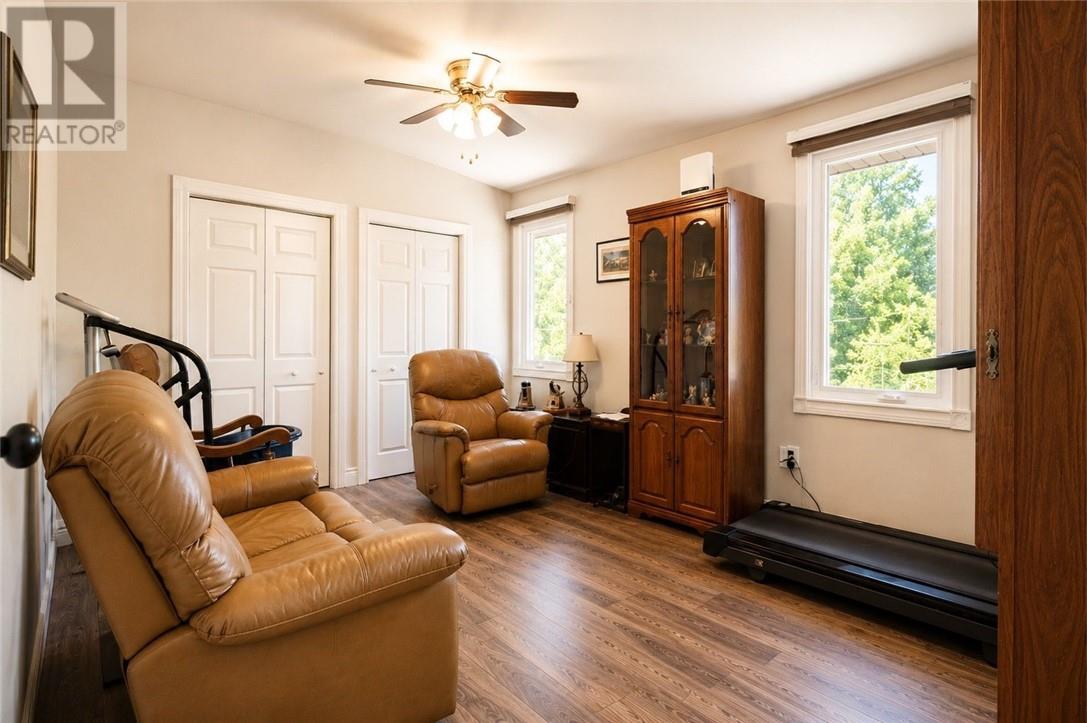 4560 Chenier - Image 33