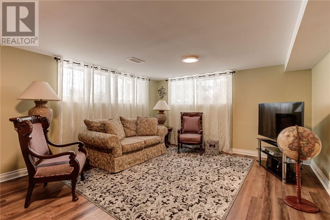4560 Chenier - Image 35