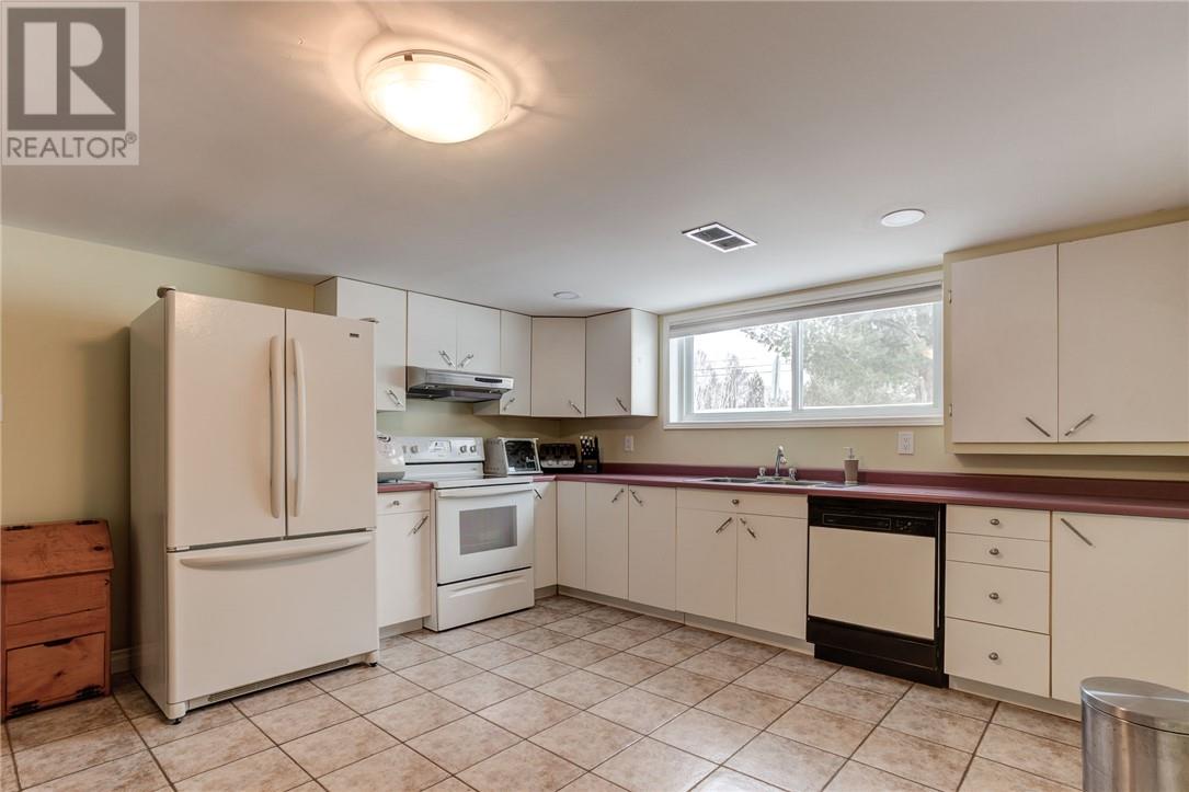 4560 Chenier - Image 38