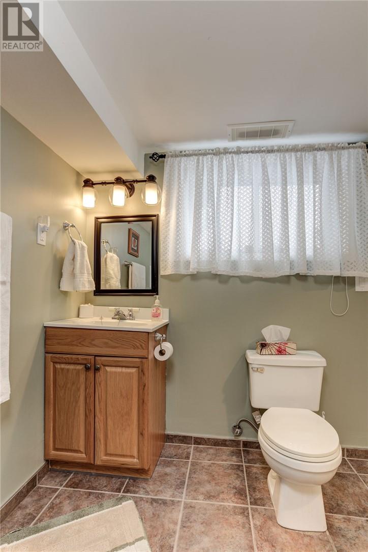 4560 Chenier - Image 41