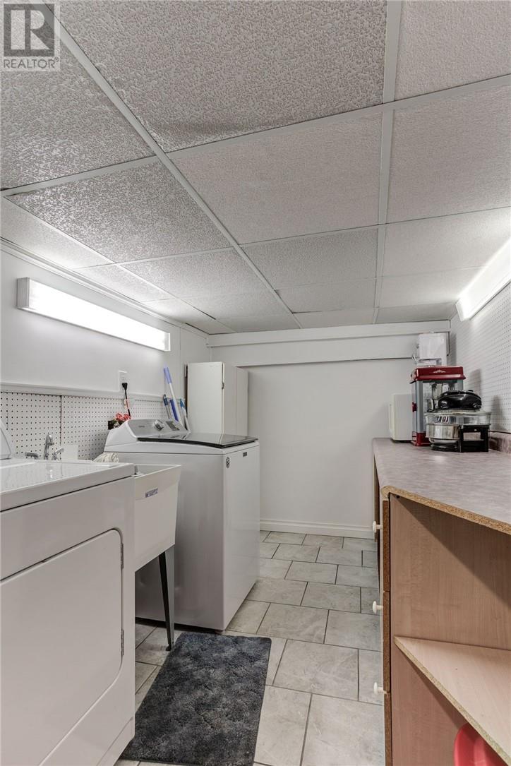 4560 Chenier - Image 42