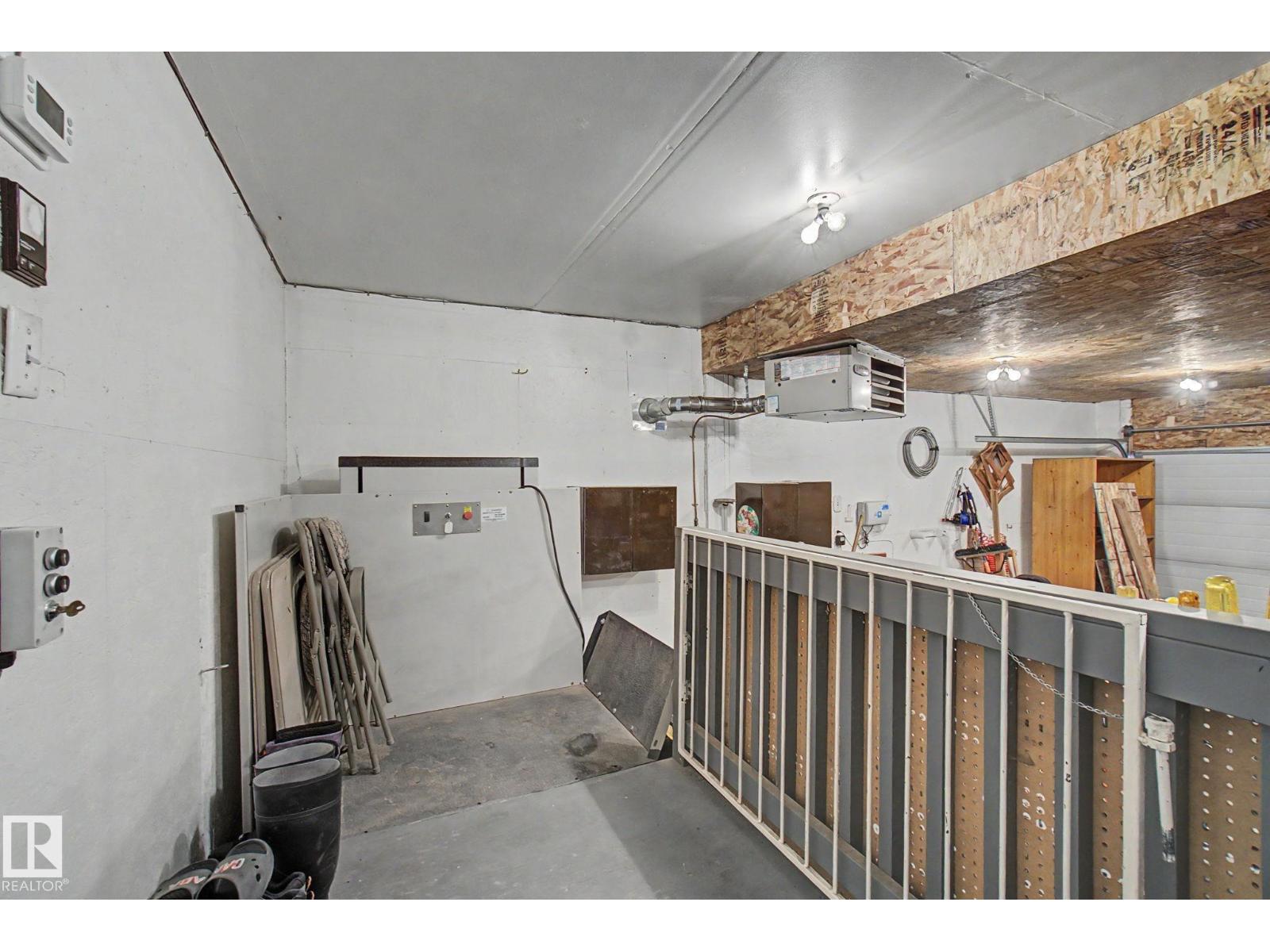 3203 23 ST NW - 68