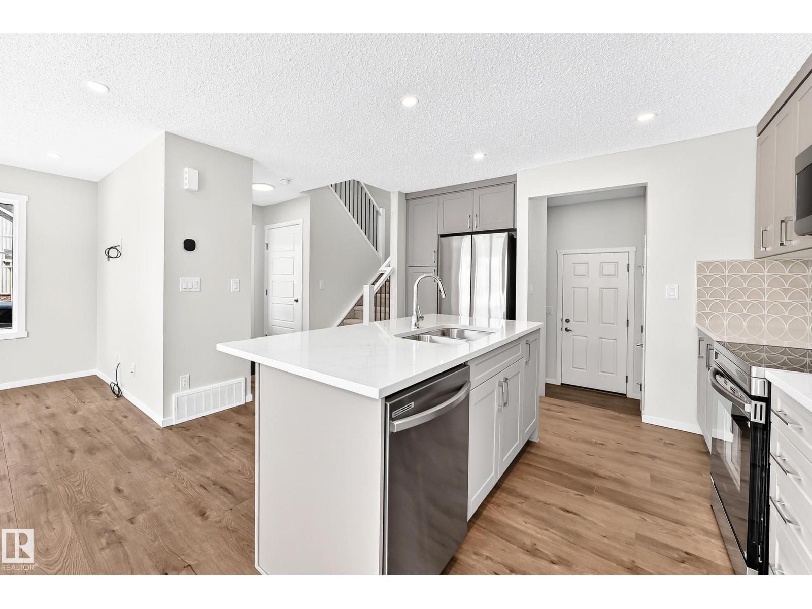 1061 Wolf Willow WY - 8