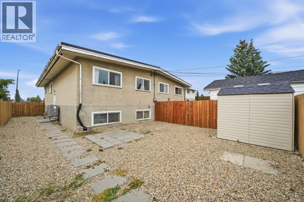 5626 Pensacola Crescent SE, Penbrooke Meadows, Calgary photo 3