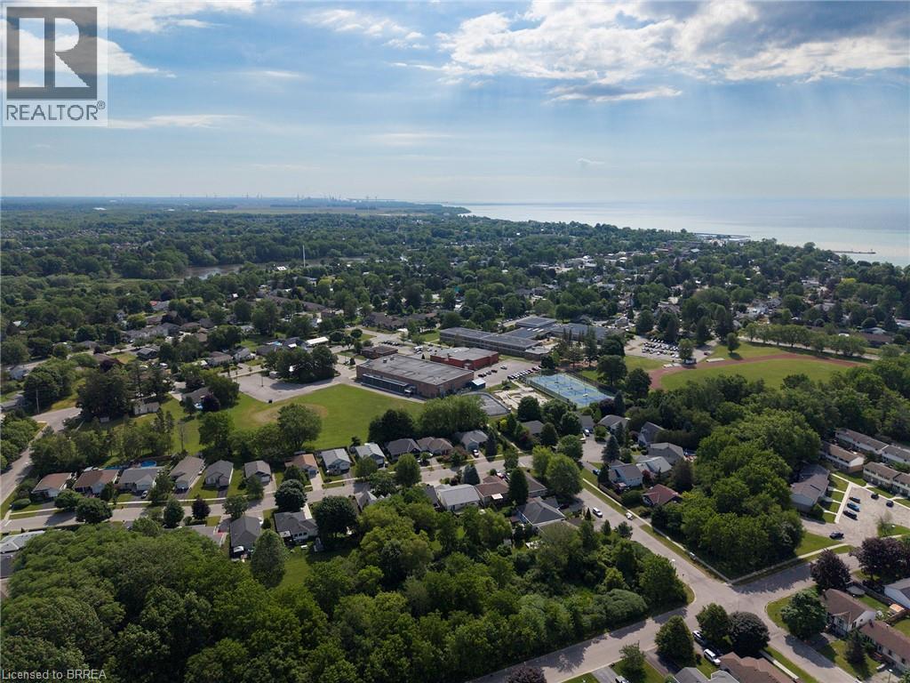 61 LESLIE Avenue - 40