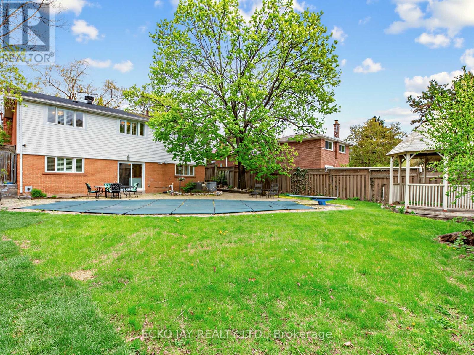 27 SILKWOOD CRESCENT - 34