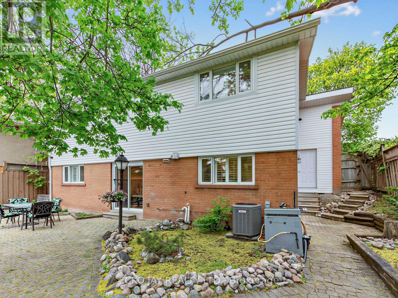 27 SILKWOOD CRESCENT - 33