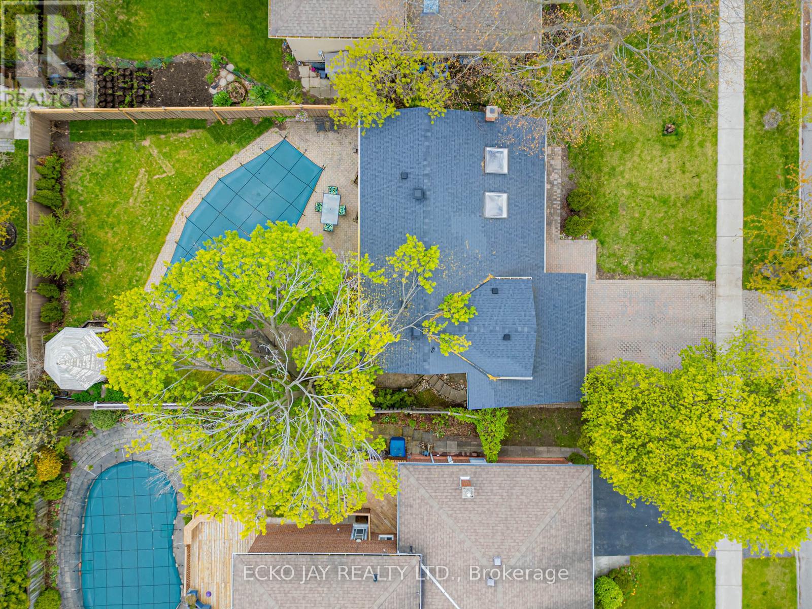 27 SILKWOOD CRESCENT - 40
