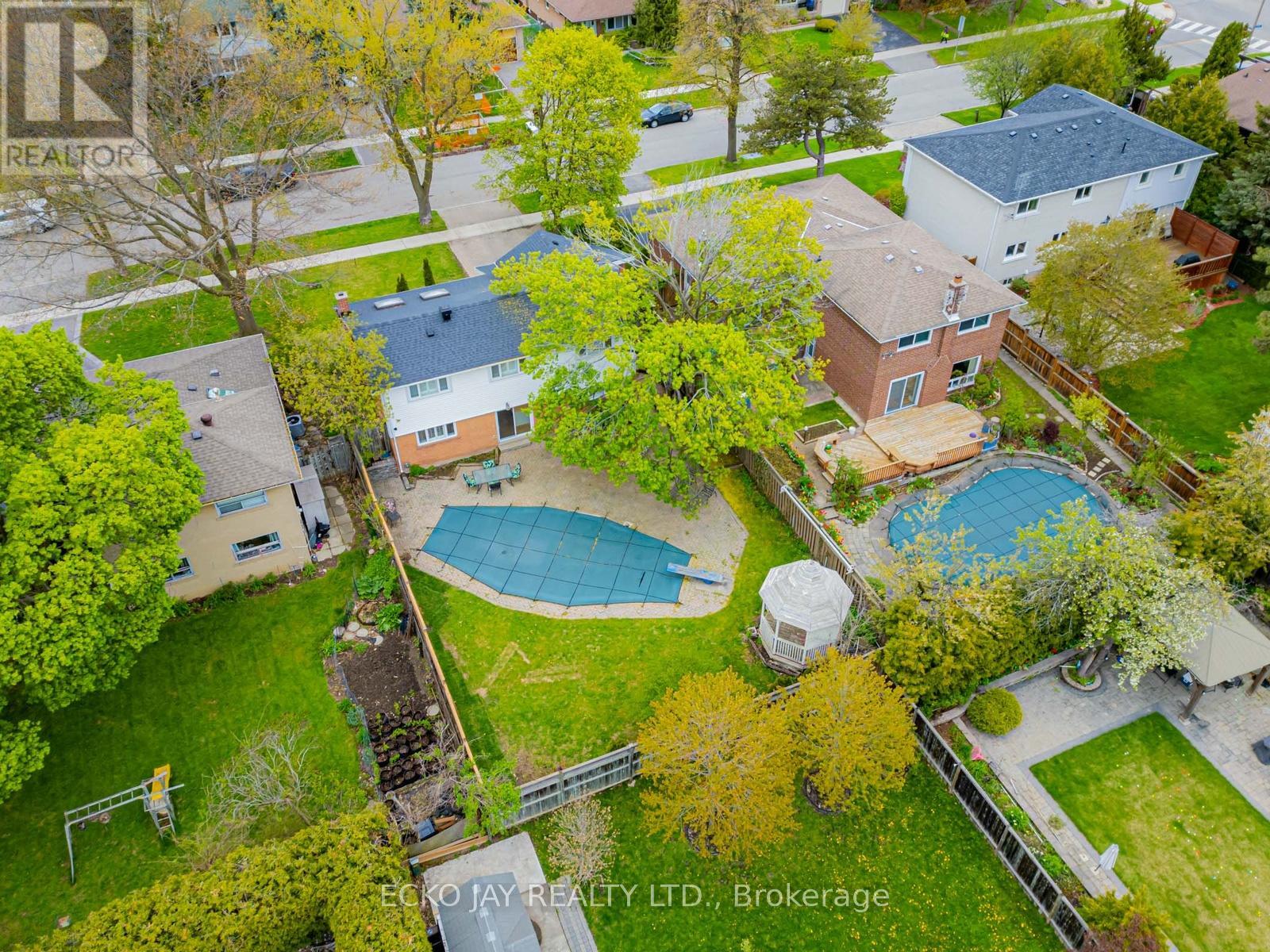 27 SILKWOOD CRESCENT - 42