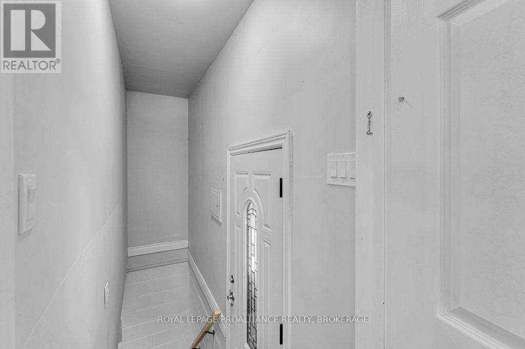 168 AVENUE ROAD - 26
