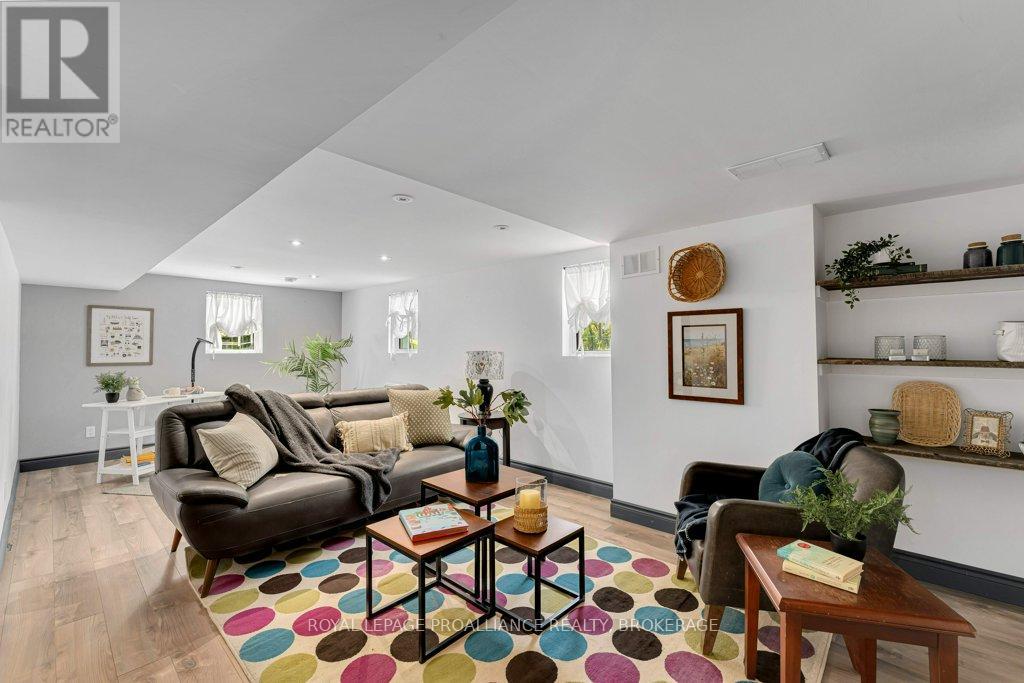 168 AVENUE ROAD - 36