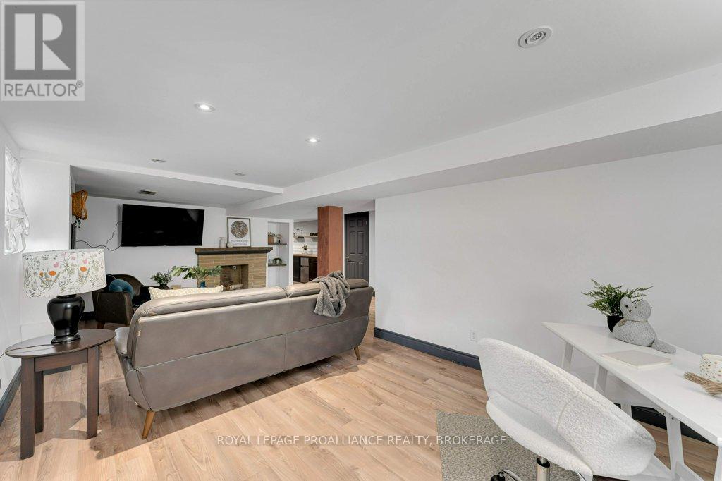 168 AVENUE ROAD - 39