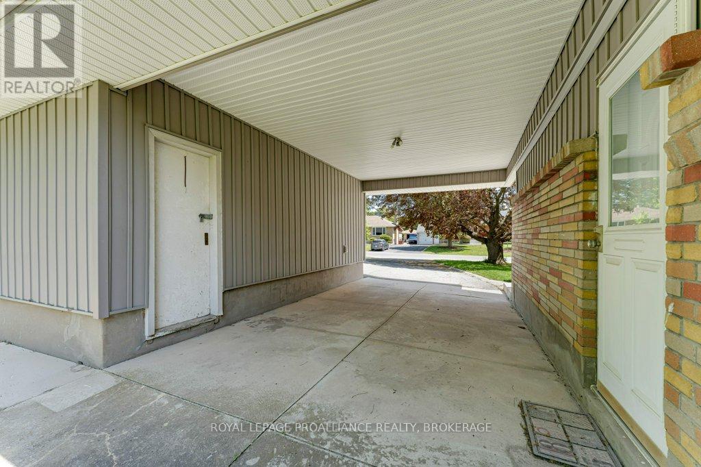168 AVENUE ROAD - 48