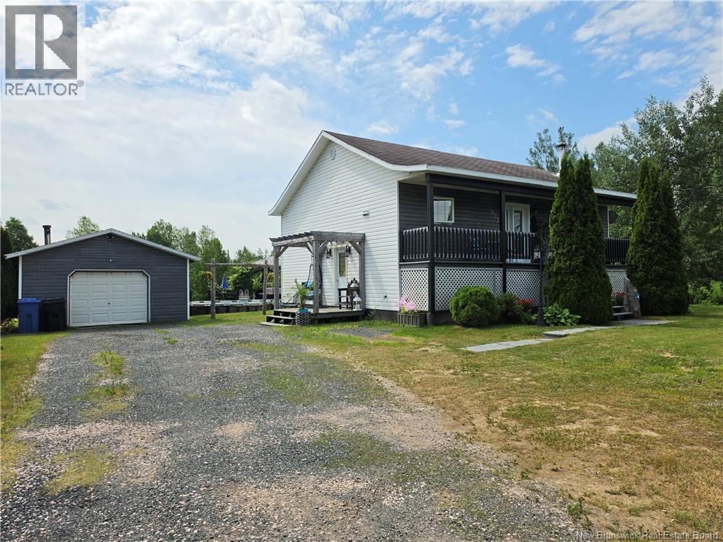 4333 Nicholas-Denys Road - 2