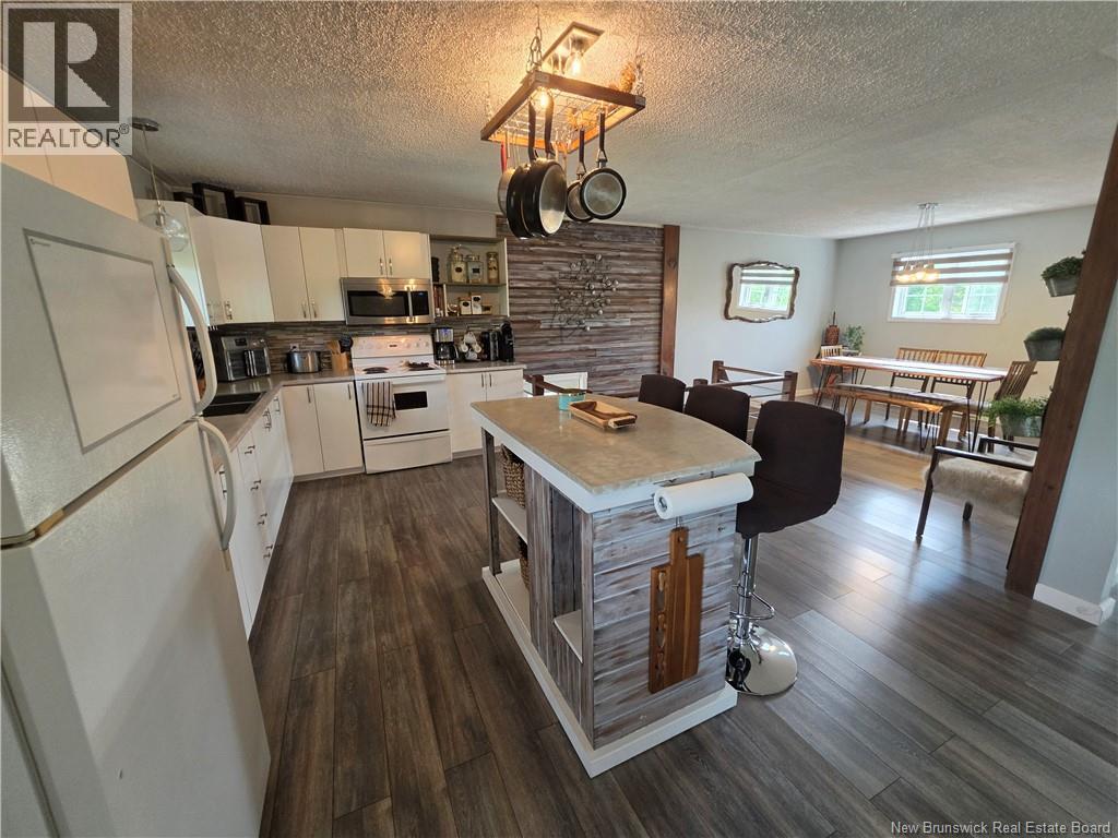 4333 Nicholas-Denys Road - 25