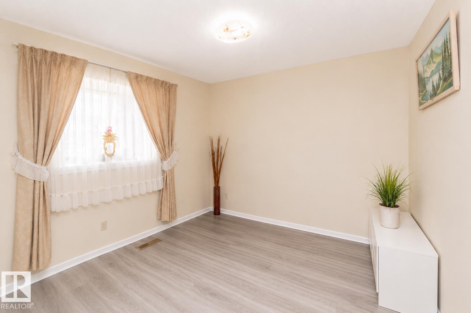11539 40 AV NW - 10