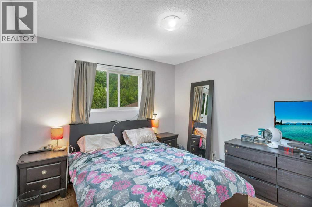 Listing photo – 5912 61 Avenue, Red Deer