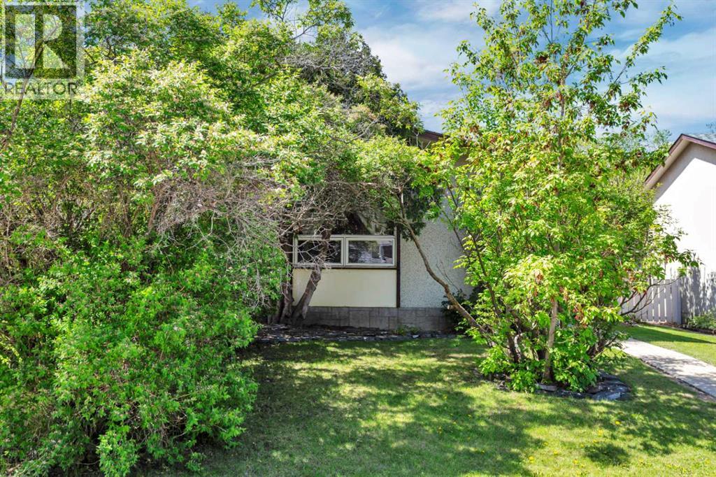 Listing photo – 5912 61 Avenue, Red Deer