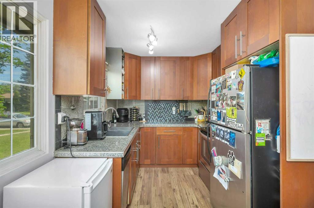 Listing photo – 5912 61 Avenue, Red Deer