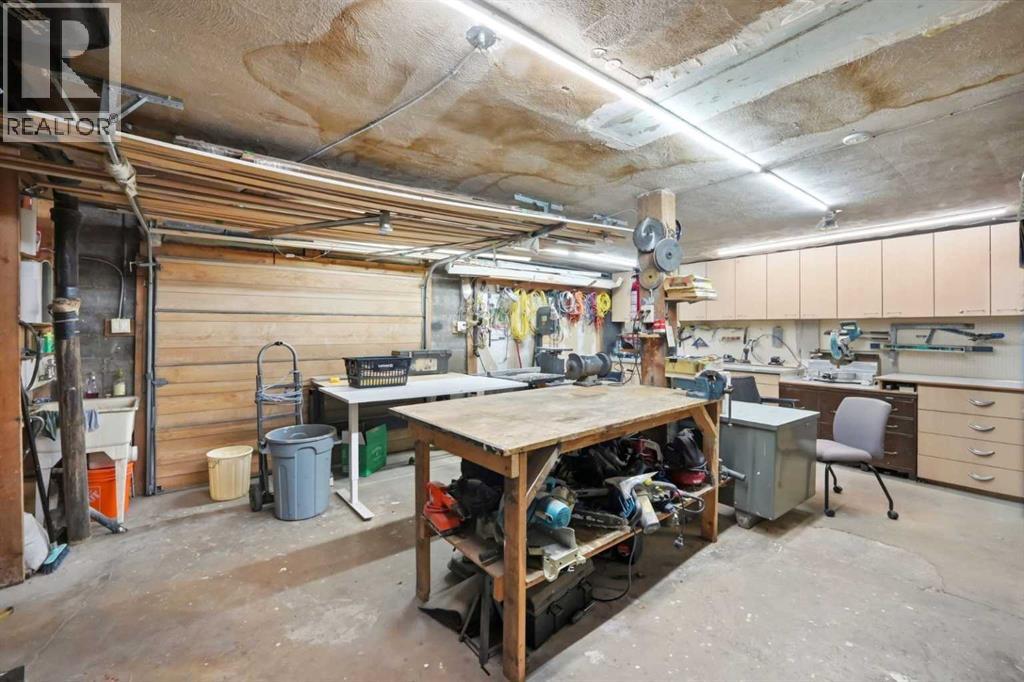 1812 26 Avenue SW - 18