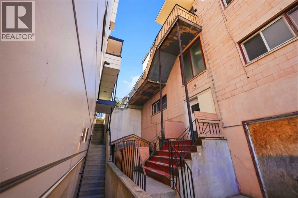 1812 26 Avenue SW - 28