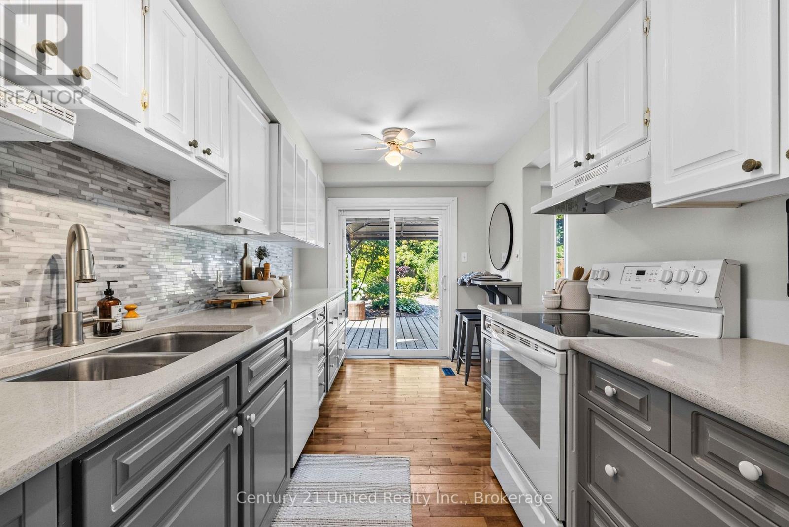 518 REYNOLDS STREET - 10